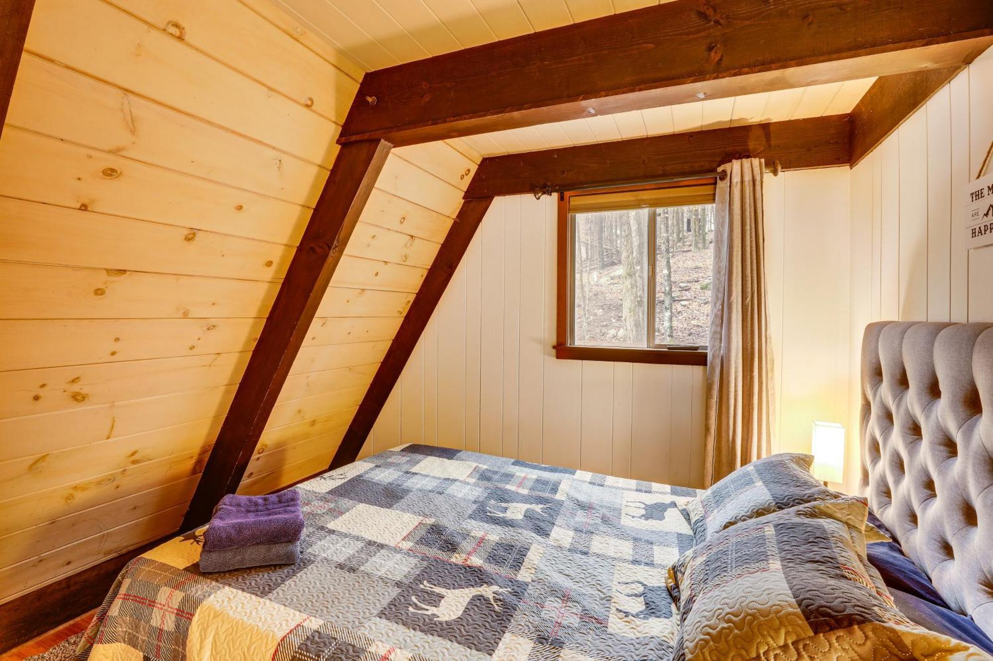 A-Frame Cabin With Hot Tub 1 Mi To Beech Mountain! Экстерьер фото